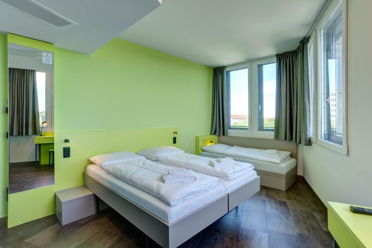 Meininger Hotel Muenchen Olympiapark Exterior photo