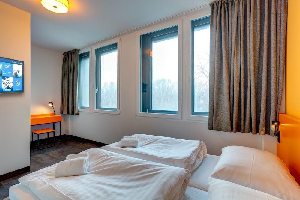 Meininger Hotel Muenchen Olympiapark Exterior photo